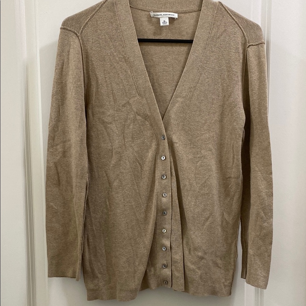 Banana Republic Cream Cardigan Sweater with V-neck and Long Sleeves